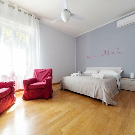 Sant'Orsola Colorful Huge Apartment Болоня Екстериор снимка